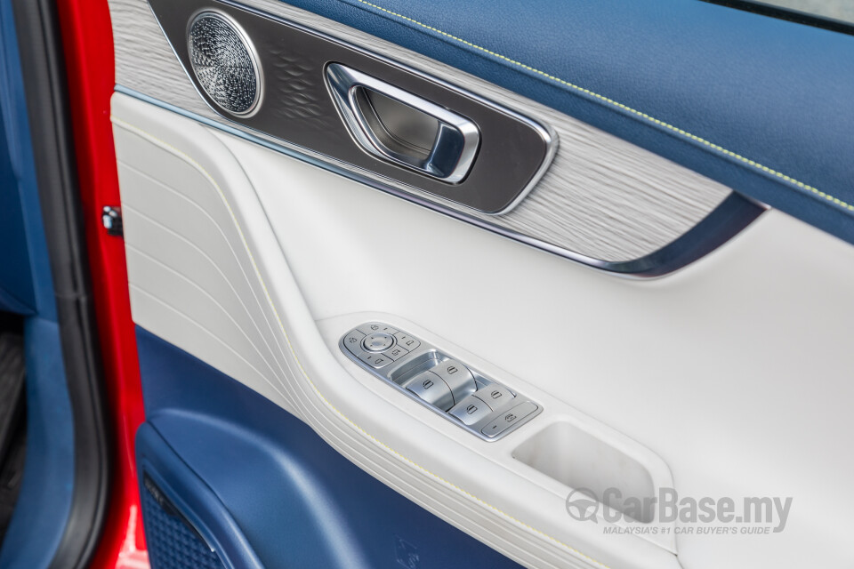 Chery Omoda E5 Mk1 (2024) Interior