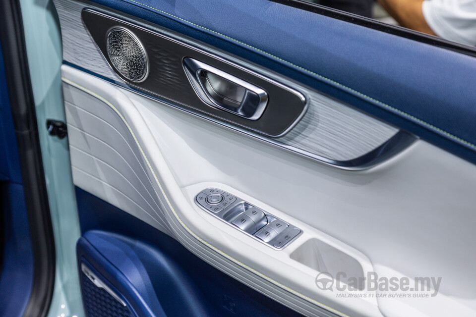 Chery Omoda E5 Mk1 (2024) Interior