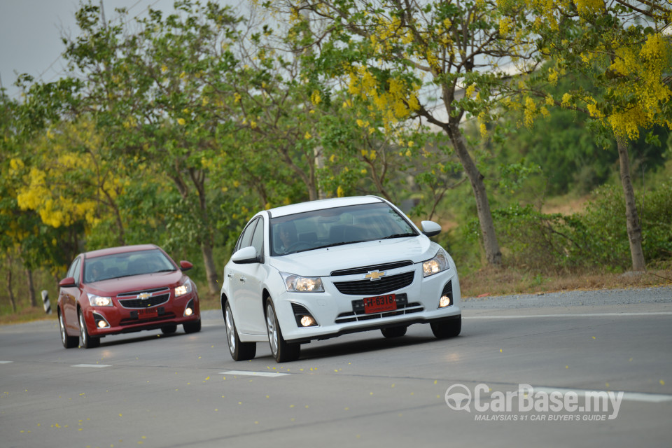 Chevrolet Cruze J300 (2012) Exterior