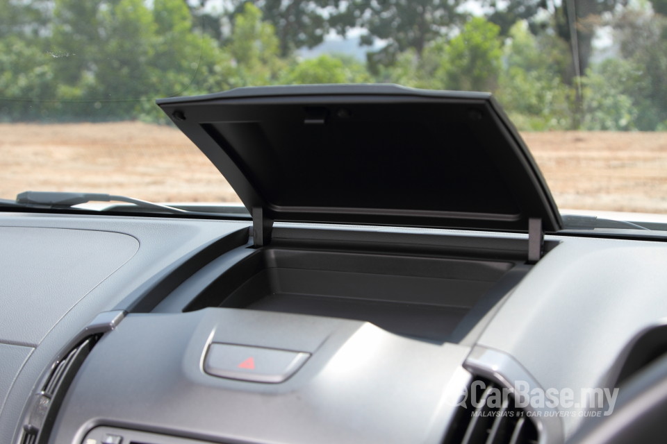 Chevrolet Colorado Mk2 (2012) Interior