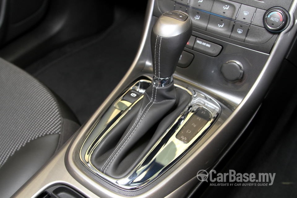 Chevrolet Malibu Mk8 (2014) Interior