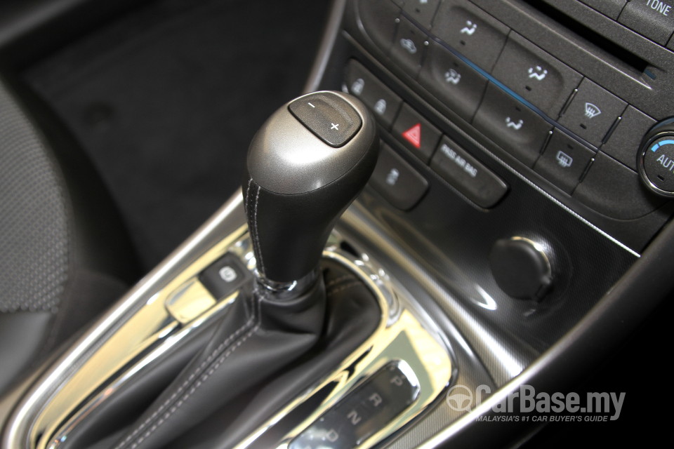 Chevrolet Malibu Mk8 (2014) Interior