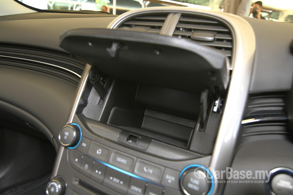 Chevrolet Malibu Mk8 (2014) Interior