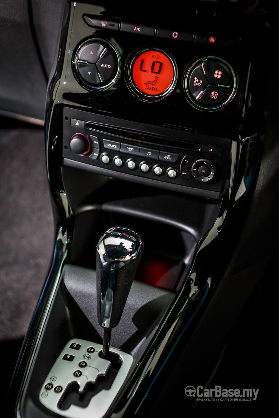 Citroen DS3 Mk1  (2014) Interior