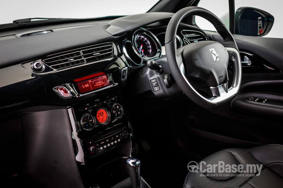 Citroen DS3 Mk1  (2014) Interior