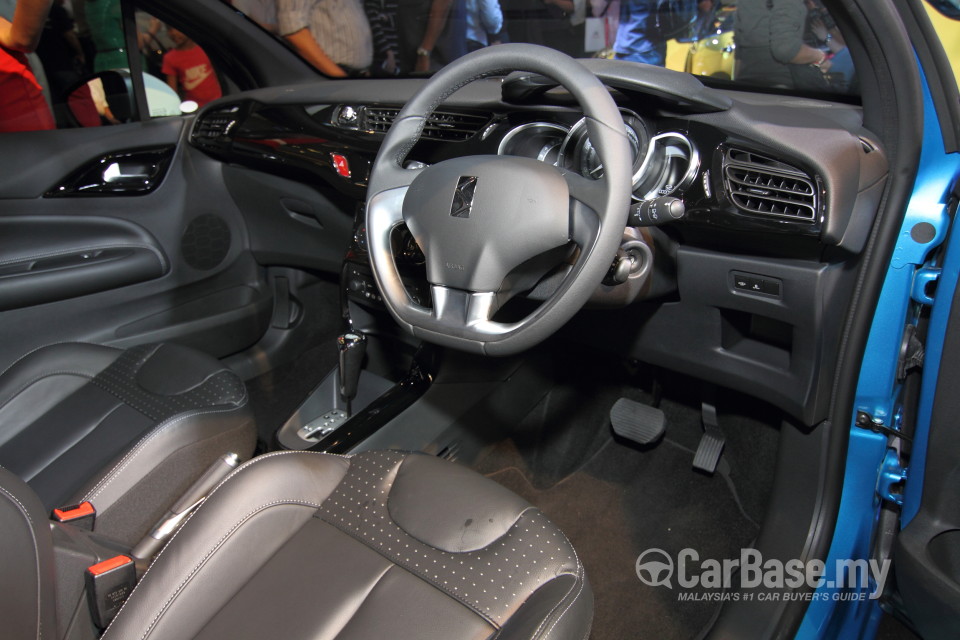 Citroen DS3 Mk1  (2014) Interior