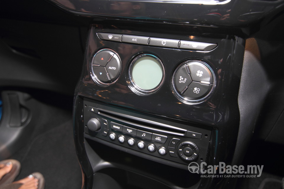Citroen DS3 Mk1  (2014) Interior