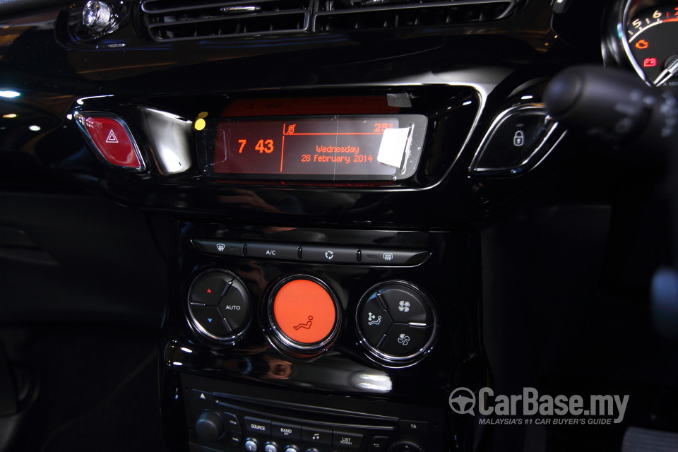 Citroen DS3 Mk1  (2014) Interior