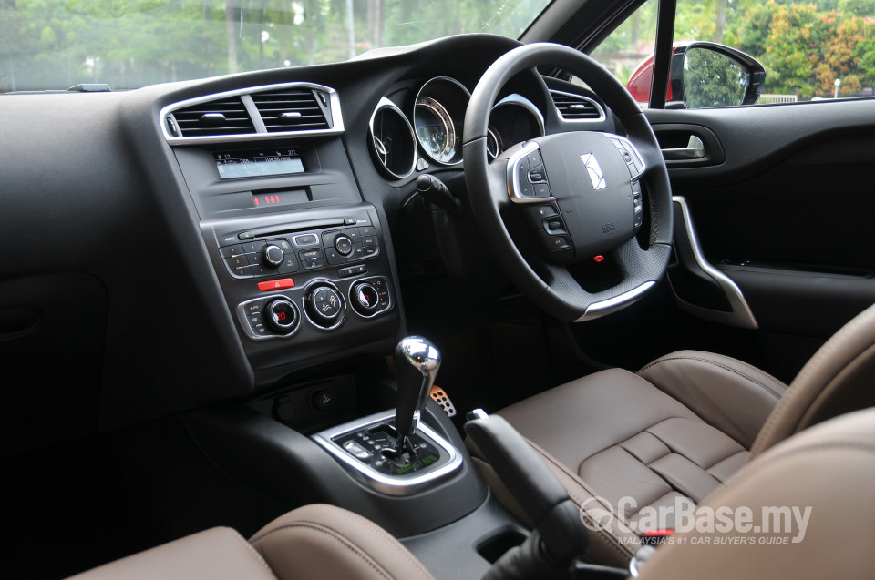 Citroen DS4 Mk1 (2013) Interior