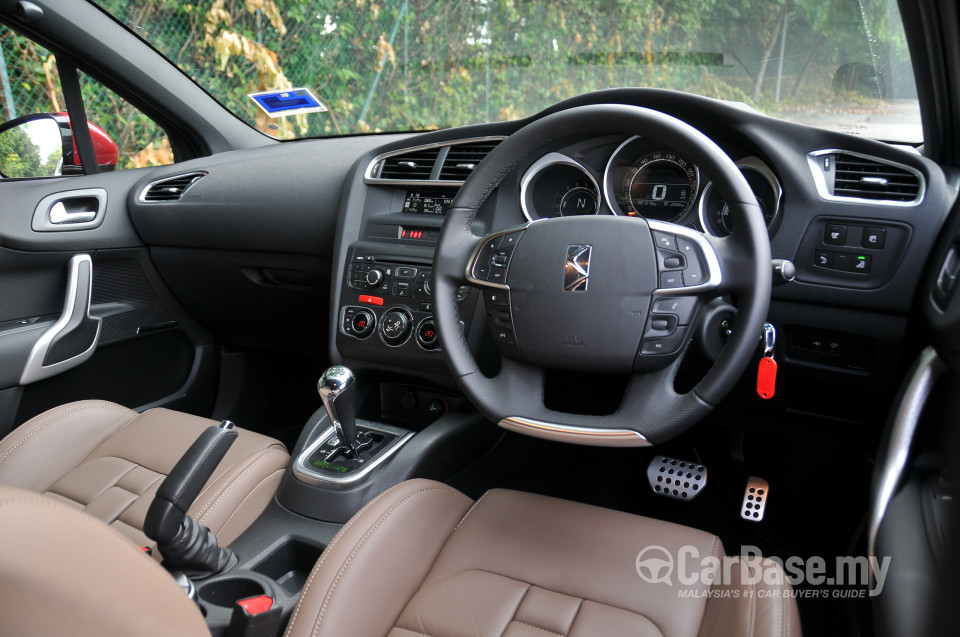 Citroen DS4 Mk1 (2013) Interior
