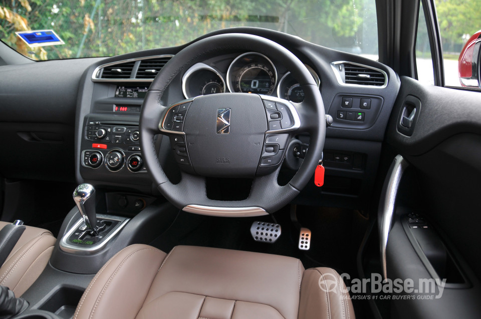 Citroen DS4 Mk1 (2013) Interior