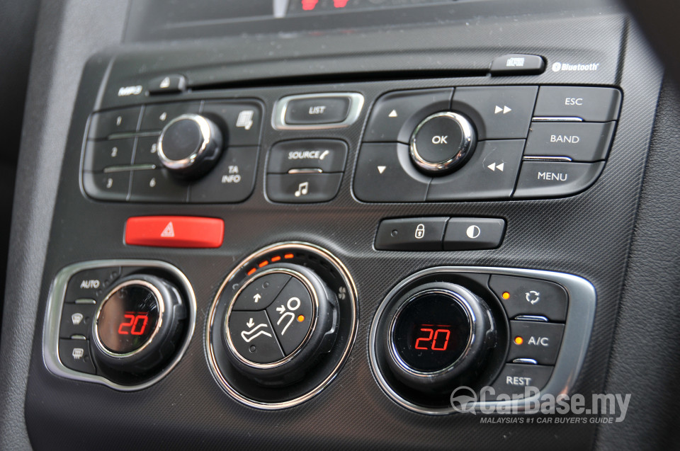 Citroen DS4 Mk1 (2013) Interior