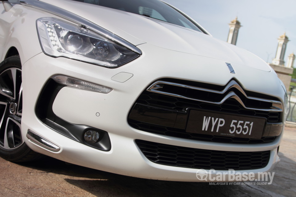 Citroen DS5 Mk1 (2013) Exterior