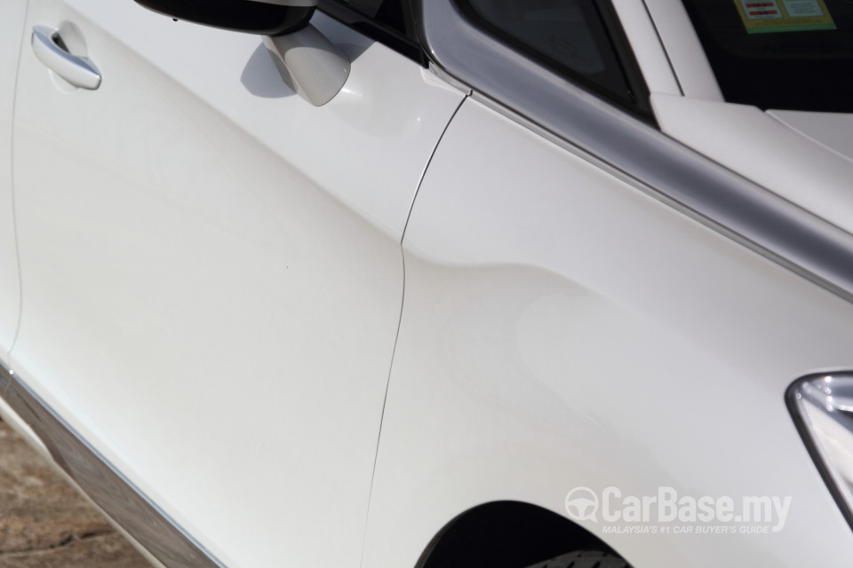 Citroen DS5 Mk1 (2013) Exterior