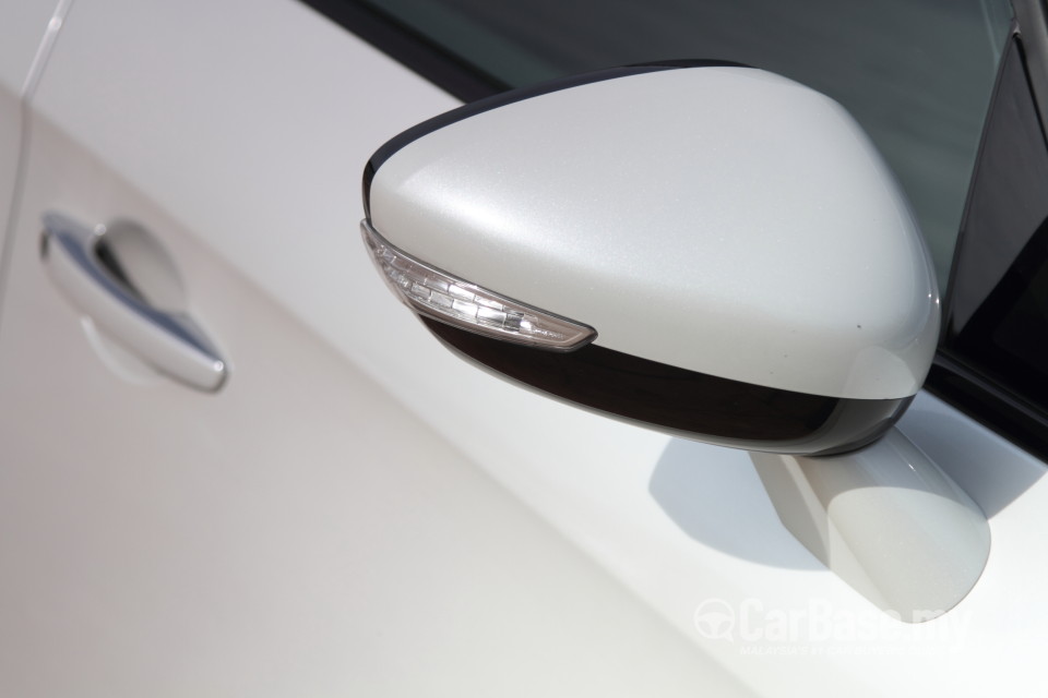 Citroen DS5 Mk1 (2013) Exterior