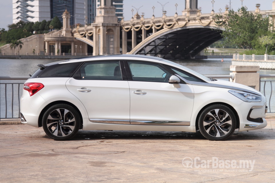 Citroen DS5 Mk1 (2013) Exterior
