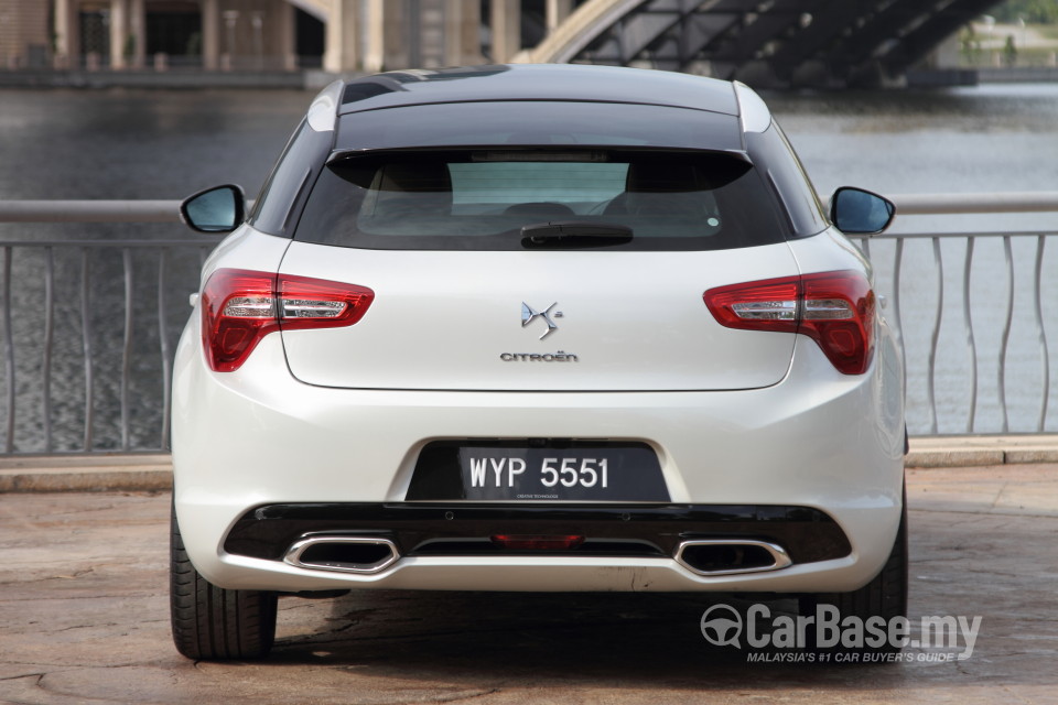 Citroen DS5 Mk1 (2013) Exterior