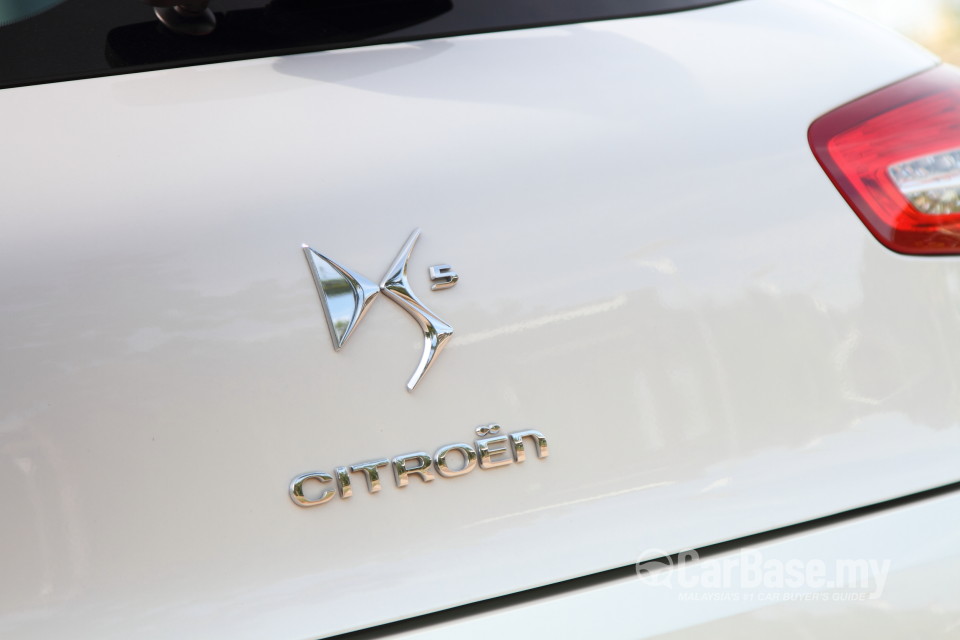 Citroen DS5 Mk1 (2013) Exterior