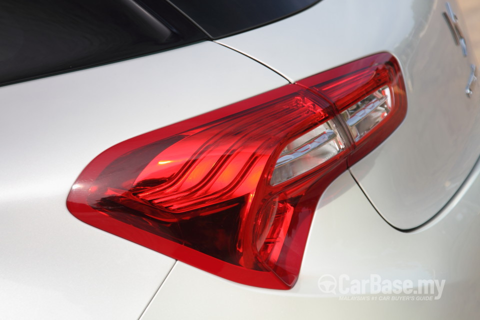 Citroen DS5 Mk1 (2013) Exterior