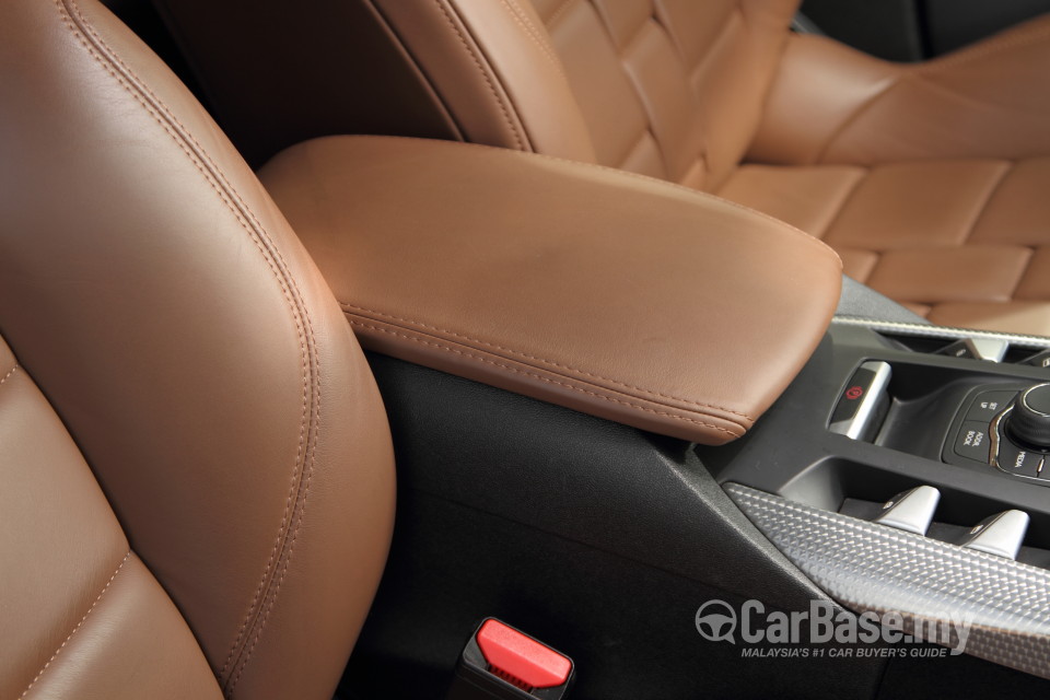 Citroen DS5 Mk1 (2013) Interior