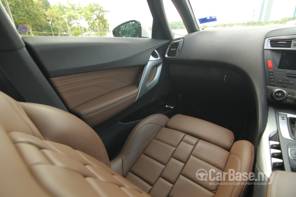 Citroen DS5 Mk1 (2013) Interior