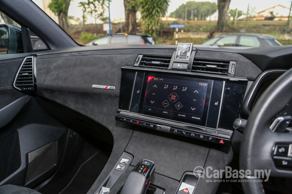 Citroen DS7 Crossback Mk1 (2019) Interior