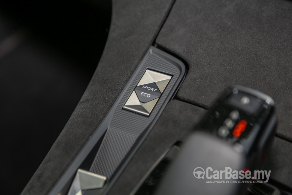 Citroen DS7 Crossback Mk1 (2019) Interior