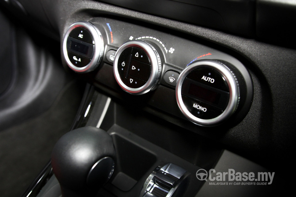 Alfa Romeo Giulietta Tipo 940 (2012) Interior
