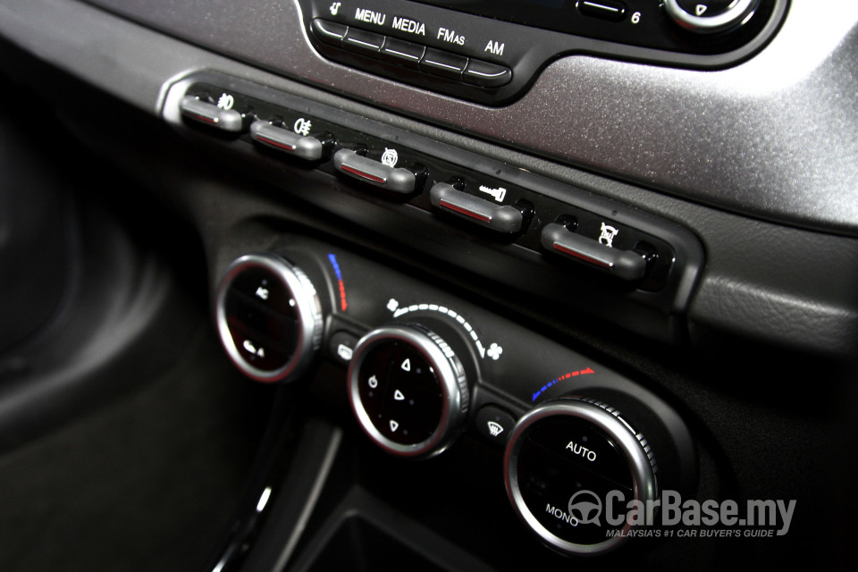 Alfa Romeo Giulietta Tipo 940 (2012) Interior