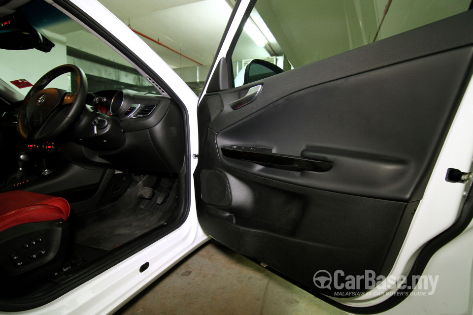 Alfa Romeo Giulietta Tipo 940 (2012) Interior
