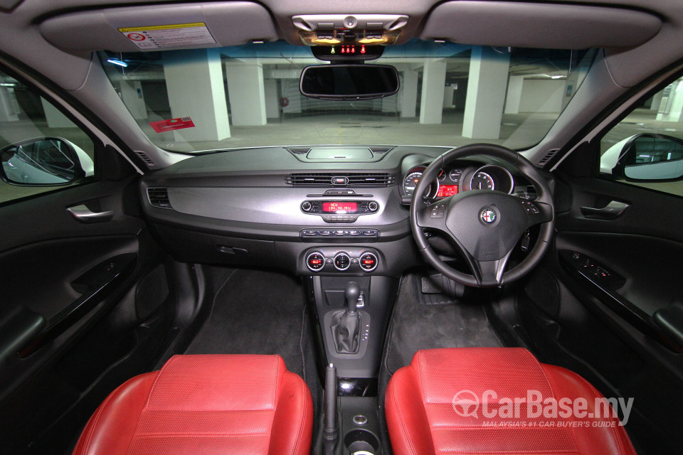 Alfa Romeo Giulietta Tipo 940 (2012) Interior