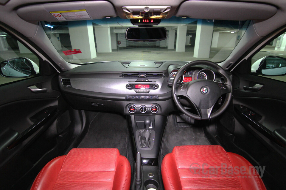 Perodua Aruz D38L (2019) Interior