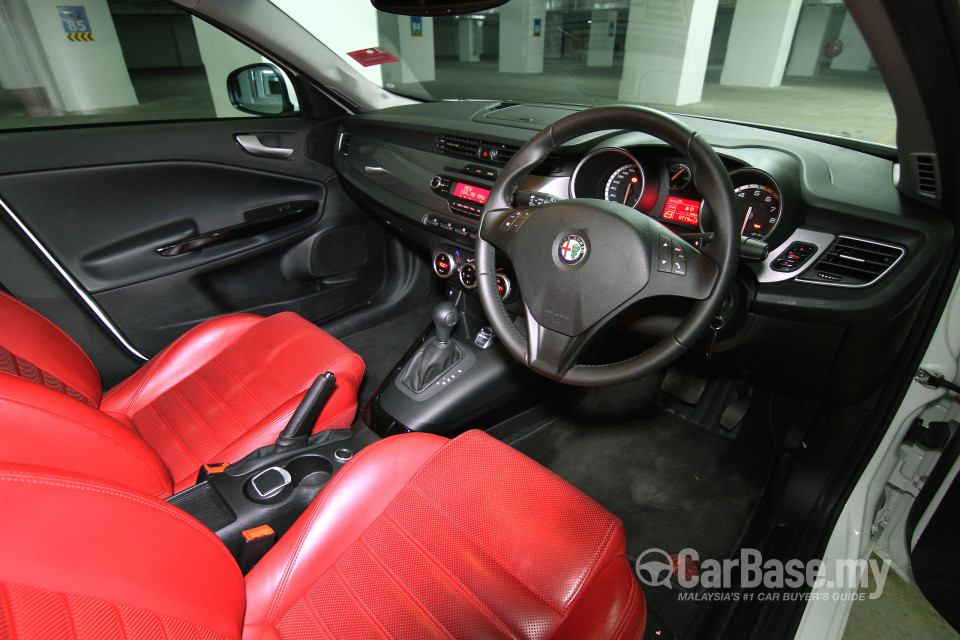 Alfa Romeo Giulietta Tipo 940 (2012) Interior