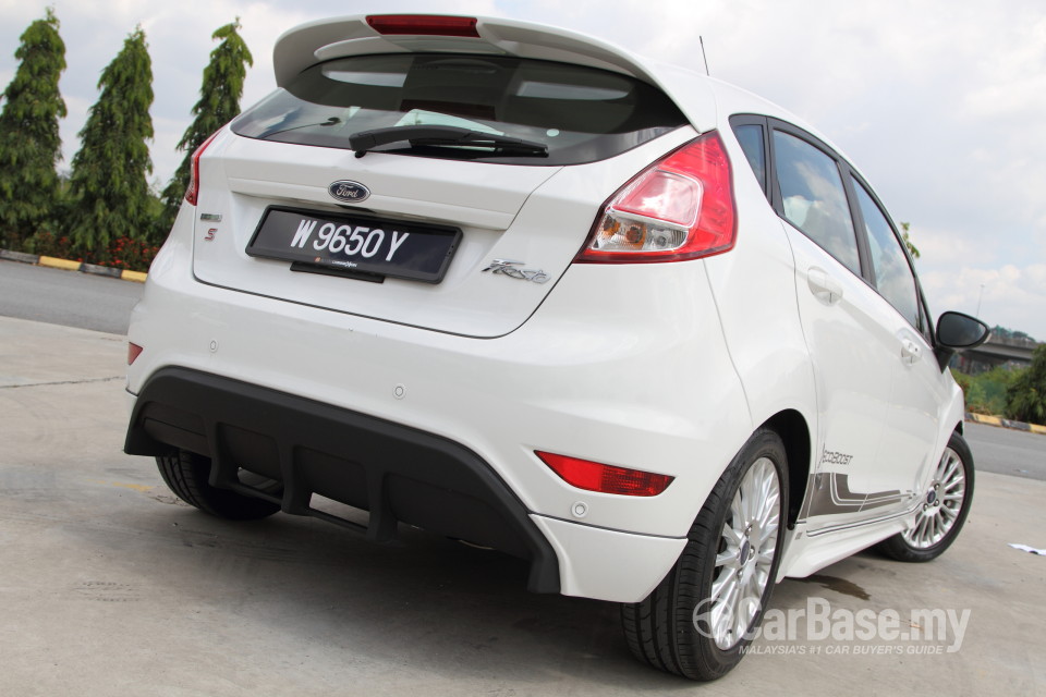 Ford Fiesta Mk6 Facelift (B299) (2013) Exterior