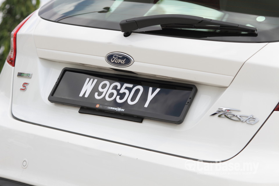 Ford Fiesta Mk6 Facelift (B299) (2013) Exterior