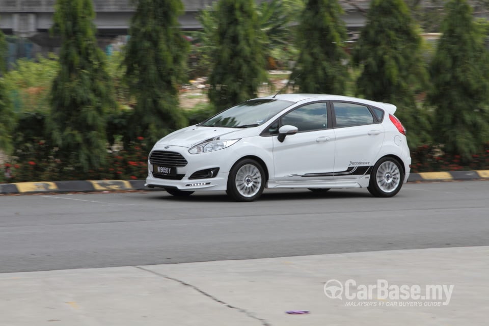 Ford Fiesta Mk6 Facelift (B299) (2013) Exterior