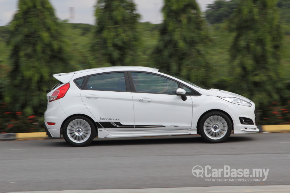 Ford Fiesta Mk6 Facelift (B299) (2013) Exterior