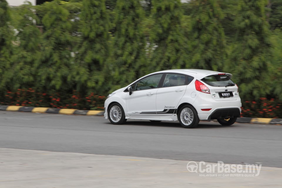 Ford Fiesta Mk6 Facelift (B299) (2013) Exterior