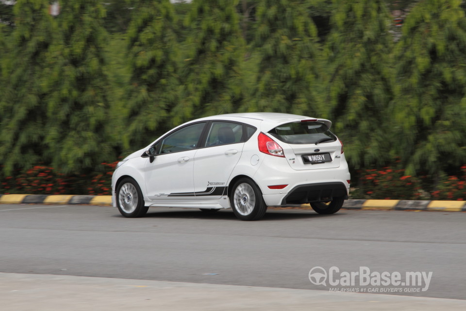 Ford Fiesta Mk6 Facelift (B299) (2013) Exterior