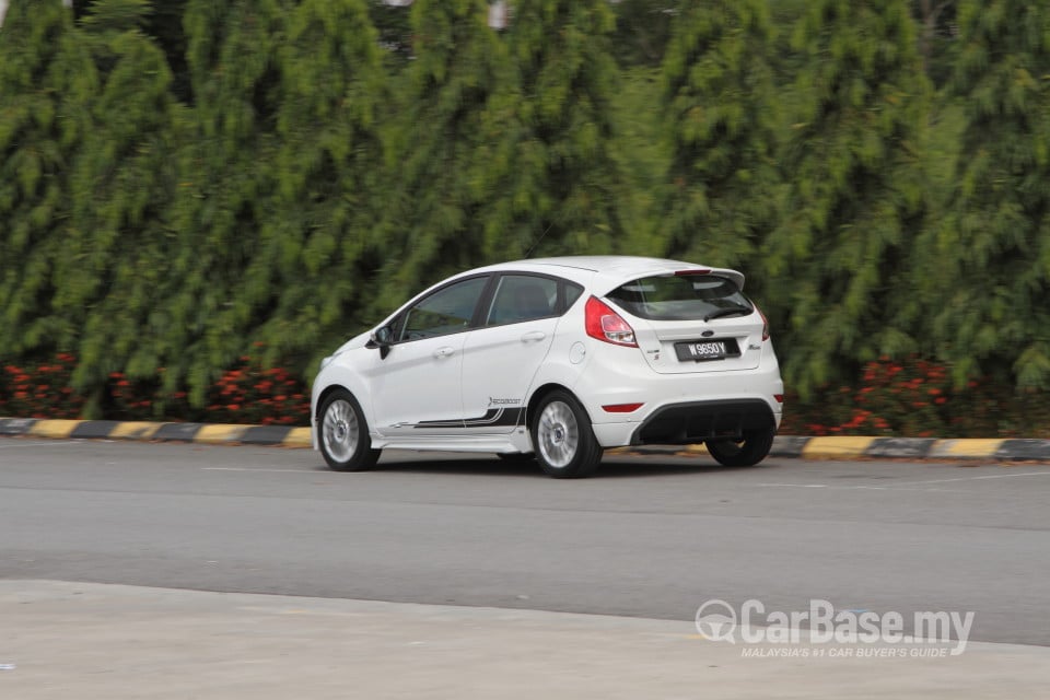 Ford Fiesta Mk6 Facelift (B299) (2013) Exterior