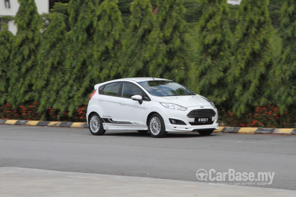 Ford Fiesta Mk6 Facelift (B299) (2013) Exterior