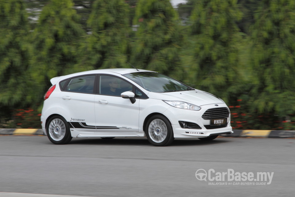 Ford Fiesta Mk6 Facelift (B299) (2013) Exterior