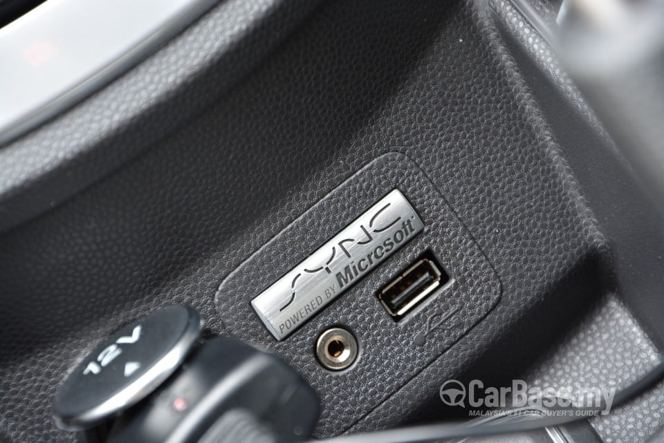 Ford Fiesta Mk6 Facelift (B299) (2013) Interior