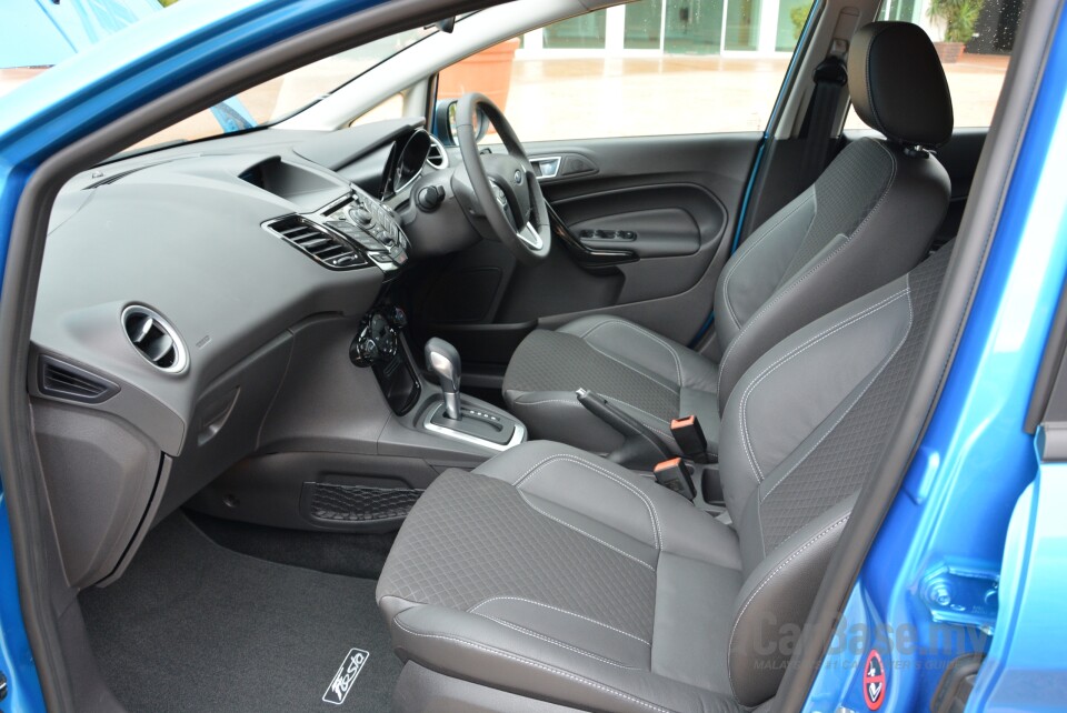 Mazda MX-5 ND (2015) Interior