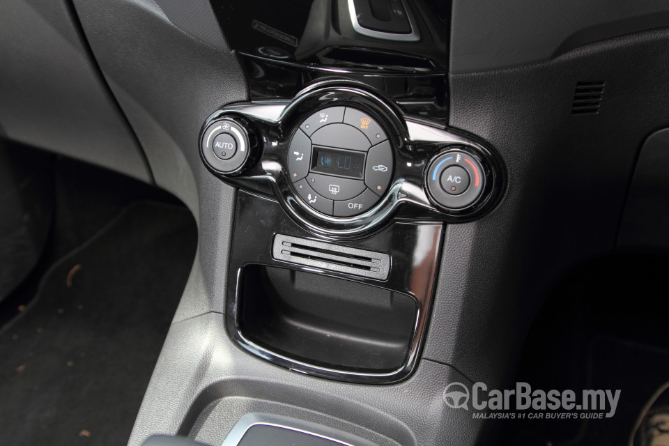 Ford Fiesta Mk6 Facelift (B299) (2013) Interior