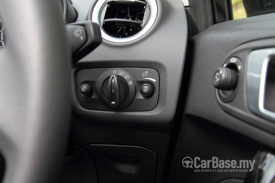 Ford Fiesta Mk6 Facelift (B299) (2013) Interior