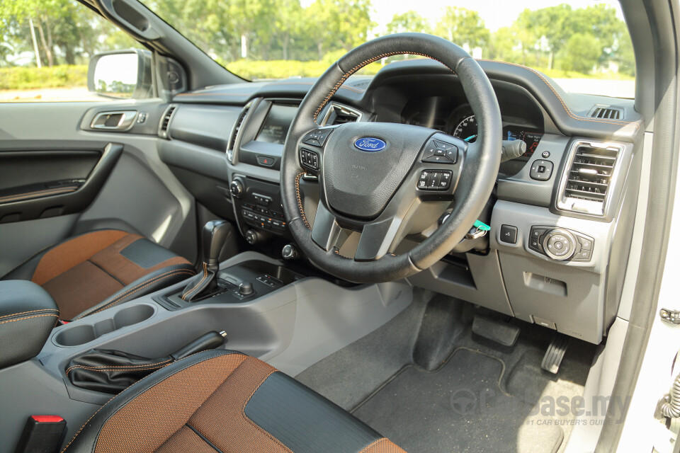 Volkswagen Touareg Mk2 (2010) Interior