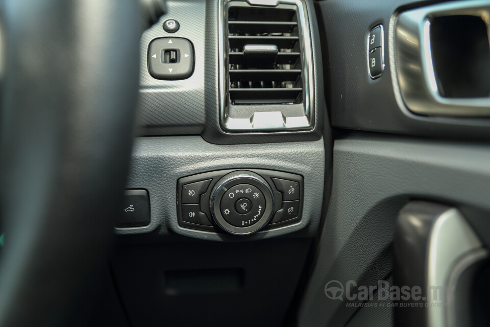 Perodua Aruz D38L (2019) Interior