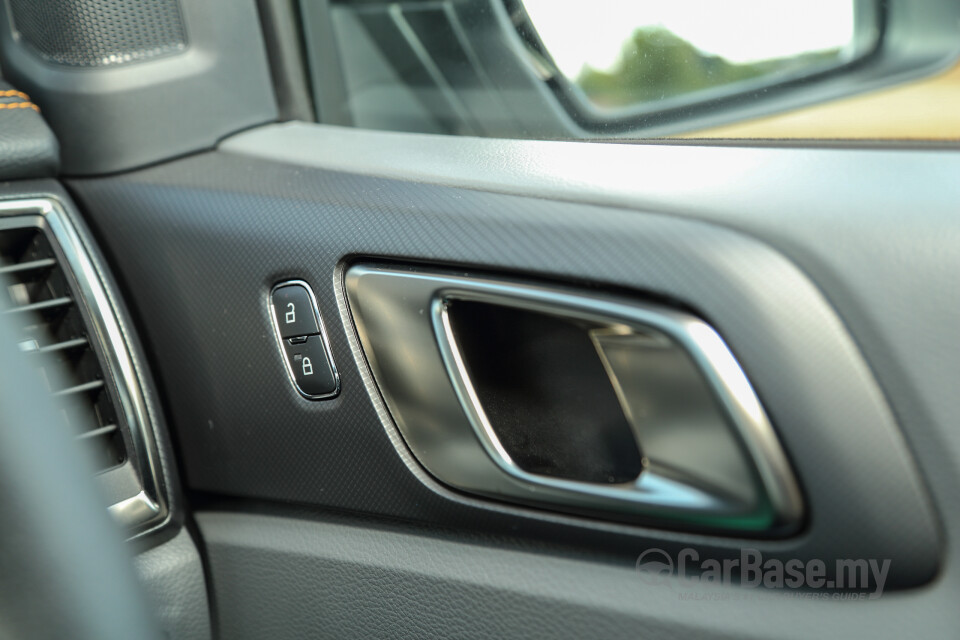 Nissan Navara D23 (2015) Interior