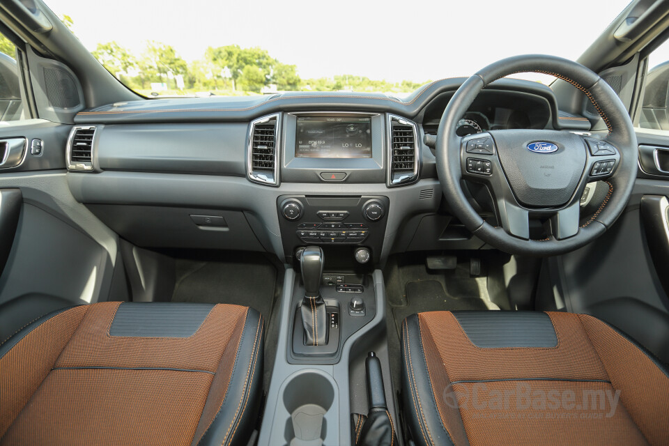 Proton Exora Mk1 RC (2019) Interior